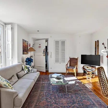 Stylish In Alfama Apartament