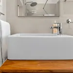 Stylish In Alfama Appartamento Lisbona